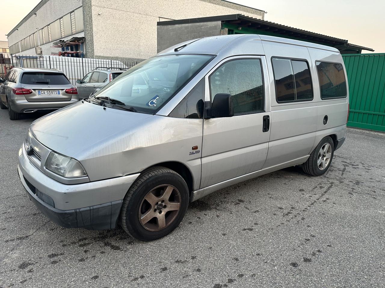 FIAT SCUDO CON SPONDA ELETTRICA TRASPORTI DISABILI