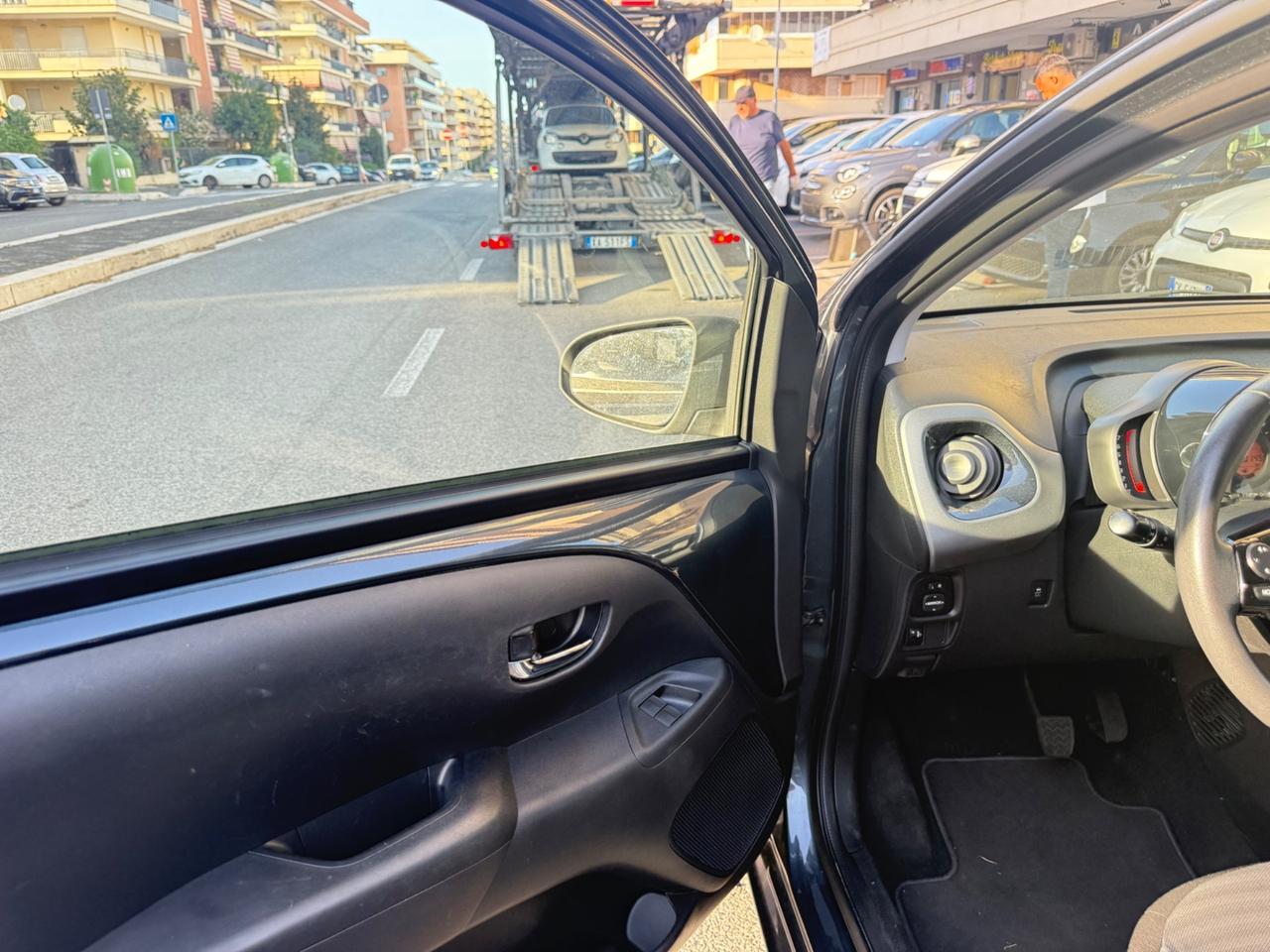 Toyota Aygo 1.0 VVT-i 72 CV 5 porte x-play MMT C.AUTOMATICO LED NAVI KAMERA CERCHI 16 PDC BLUETOOTH