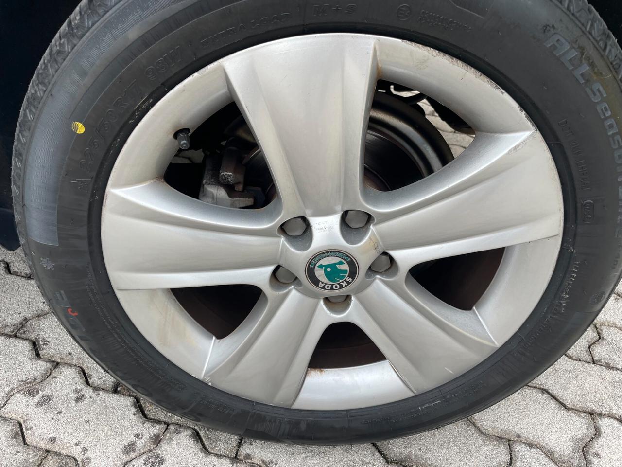 Skoda Yeti 1.2 tsi Elegance (experience) GOMME NUOVE !!
