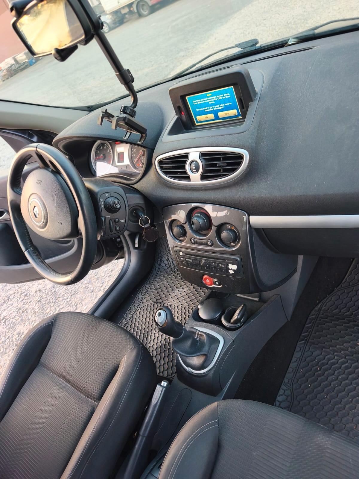 Renault Clio 2012----1.2 Benzina Neopatentati
