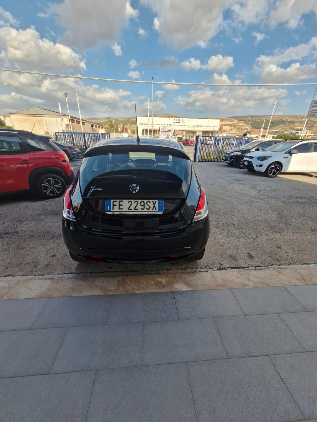 Lancia Ypsilon 1.2 69 CV 5 porte Silver