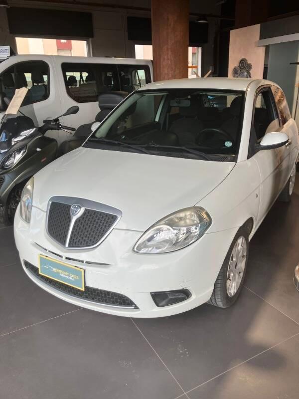 Lancia Ypsilon 1.2 8v Argento