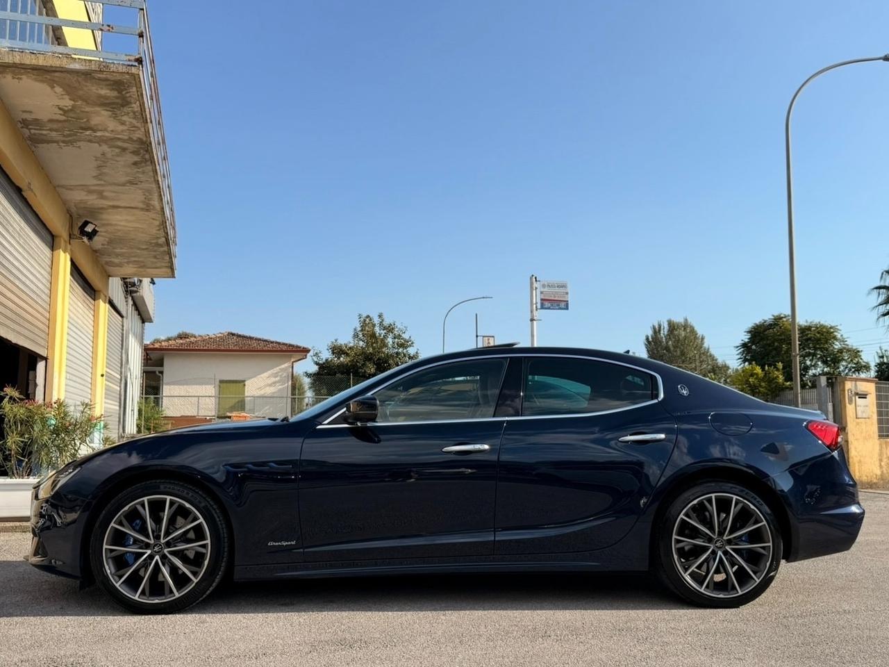 Maserati Ghibli L4 330 CV MHEV Granlusso
