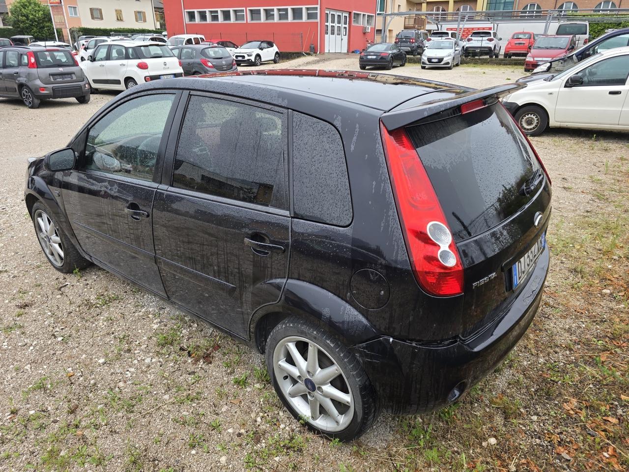 Ford Fiesta 1.4 TDCi 5p. Ghia SI NEOPATENTATI