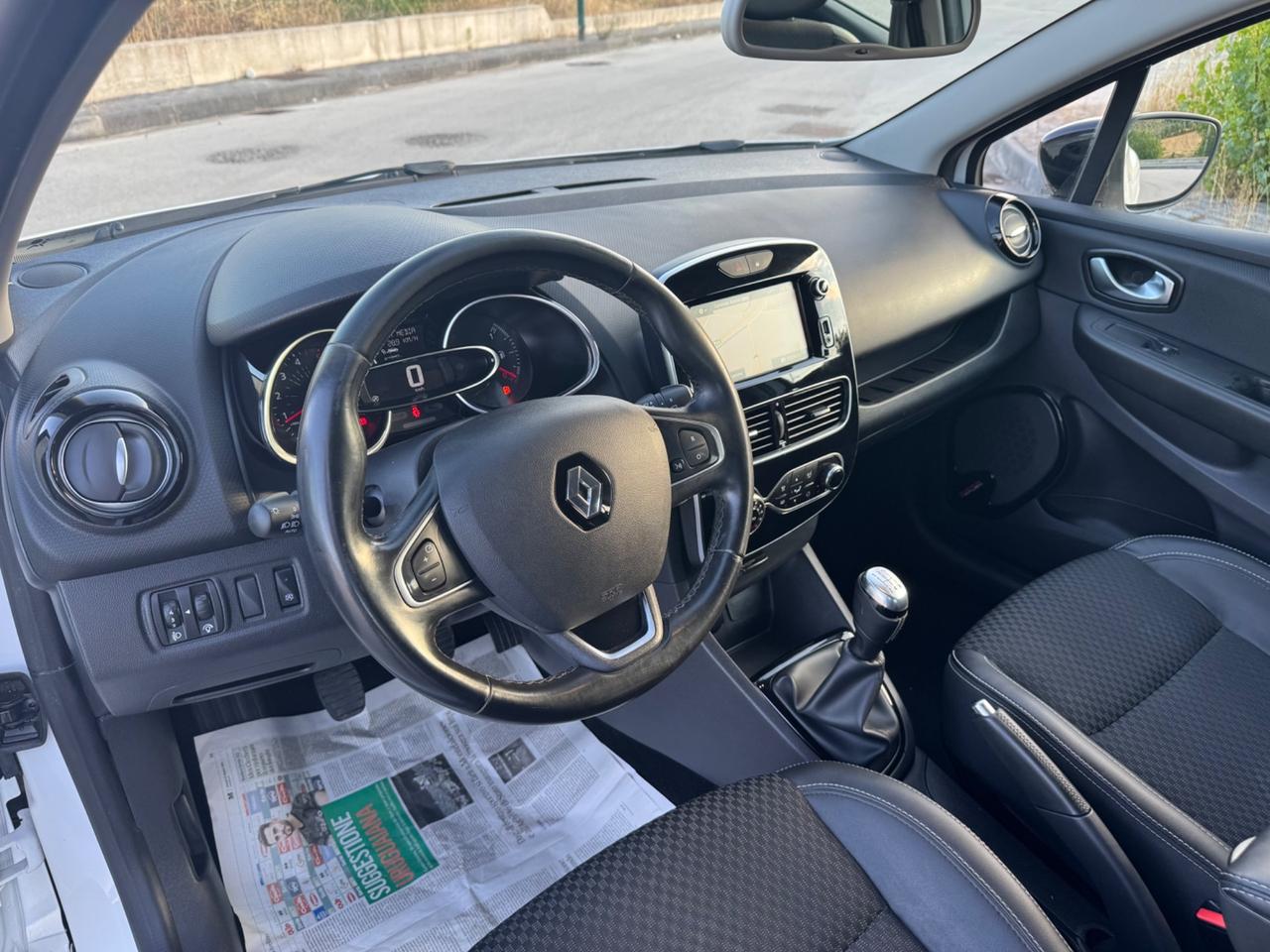 Renault Clio dCi 8V 75 CV 5 porte Moschino Life N 1 (autocarro)