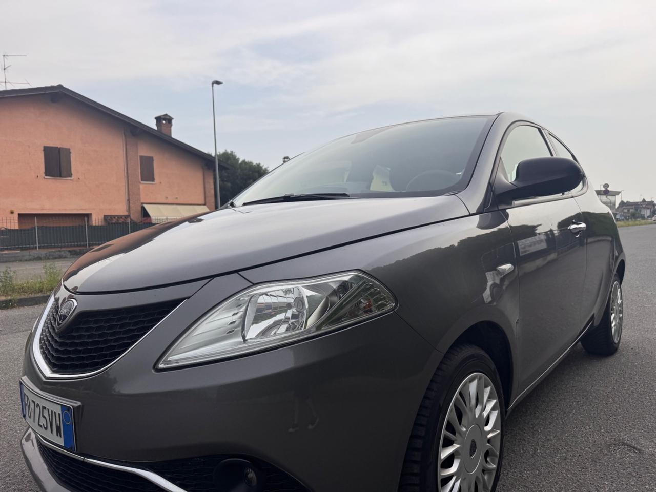 Lancia Ypsilon 1.2 benzina, euro 6b, anno 2016, ok neopatentati!