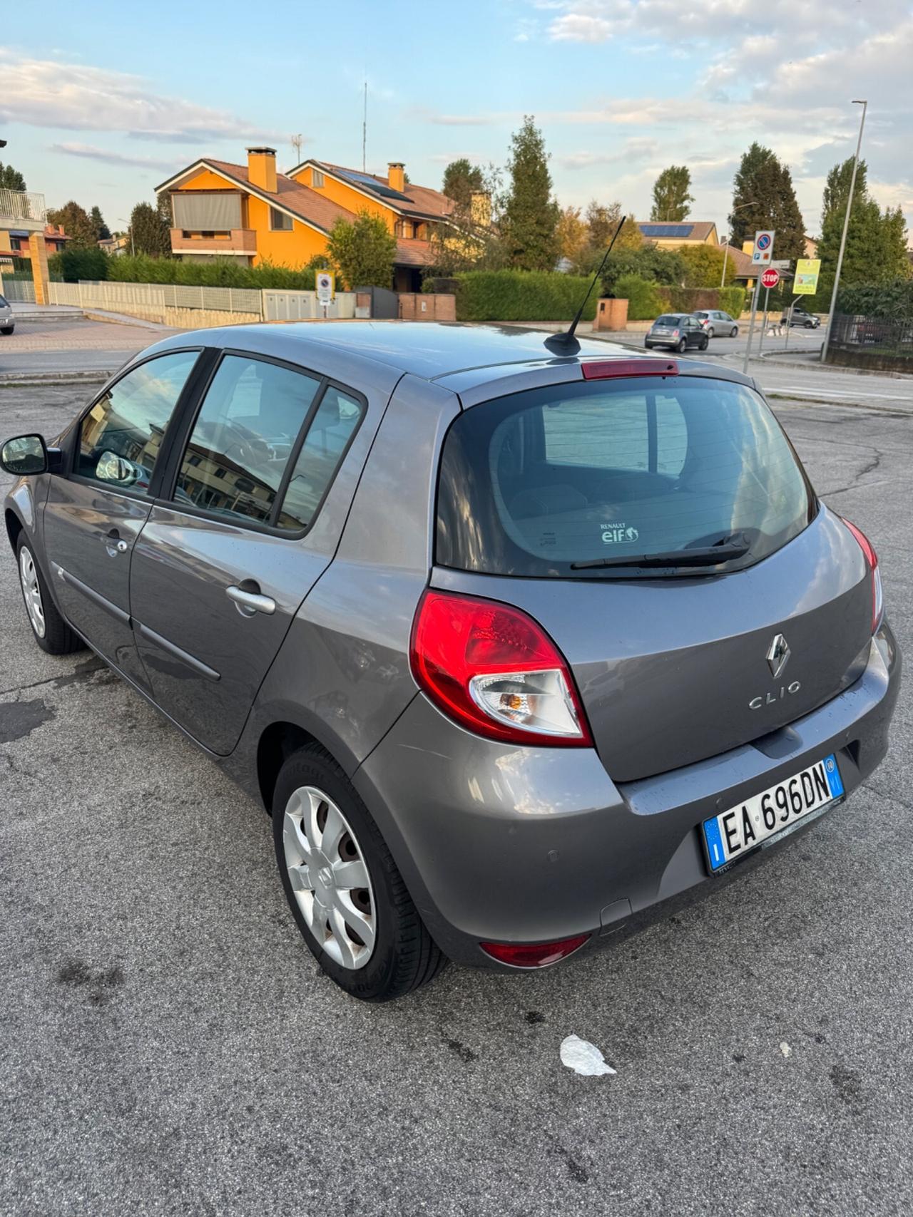 Renault Clio 1.2 16V automatica