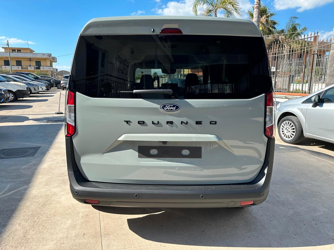 Ford Tourneo Courier 1.0 EcoBoost Titanium