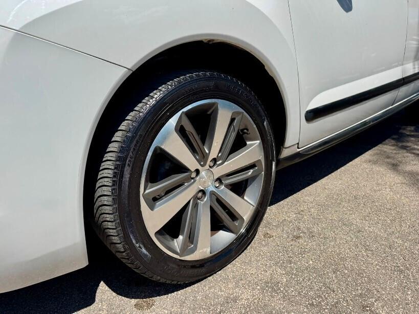 Peugeot 3008 1.6 HDi 115CV Allure