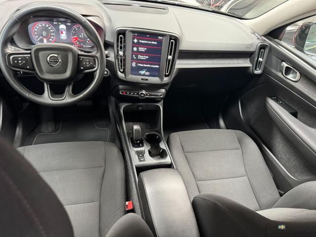 VOLVO XC40 T2 automatico Mod 2023 Car Play