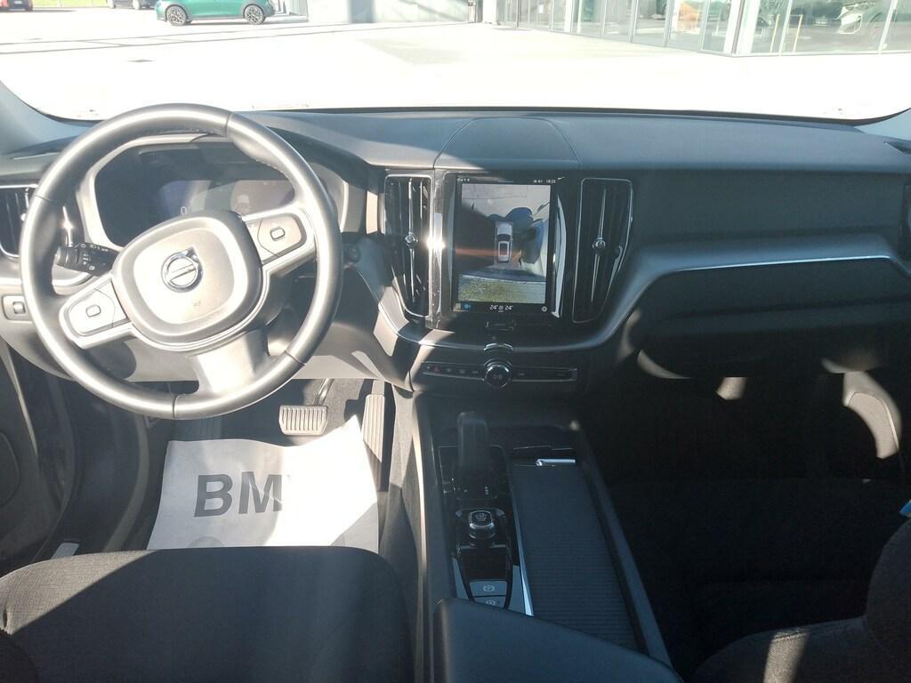 Volvo XC60 2.0 B4 Momentum AWD Auto