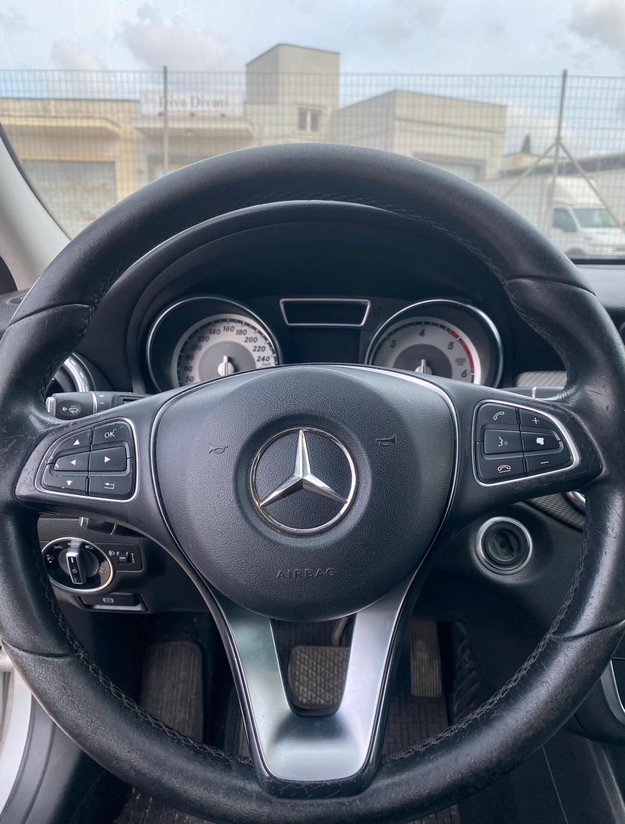 Mercedes-benz GLA 180 d Automatic Business