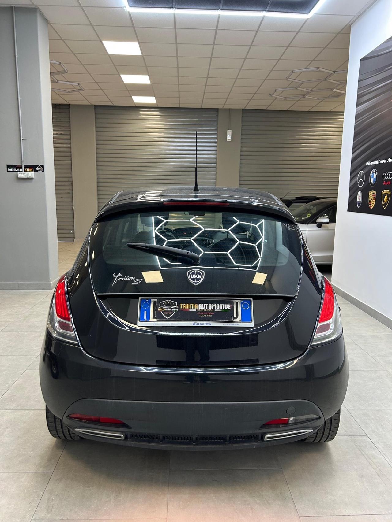 Lancia Ypsilon 1.2 69 CV 5 porte S Momodesign