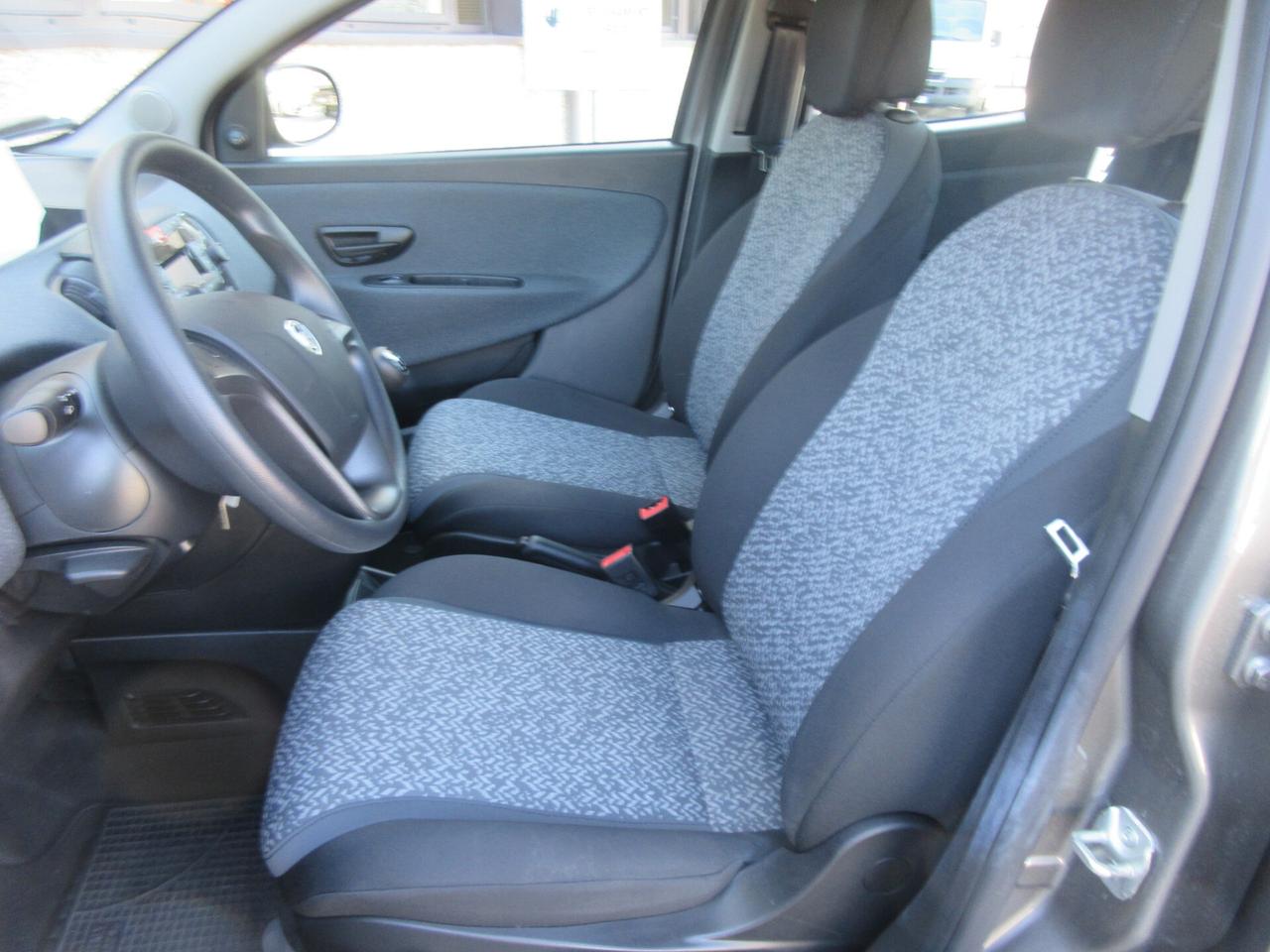 Lancia Ypsilon 1.0 FireFly 5 porte S&S Hybrid Ecochic Silver
