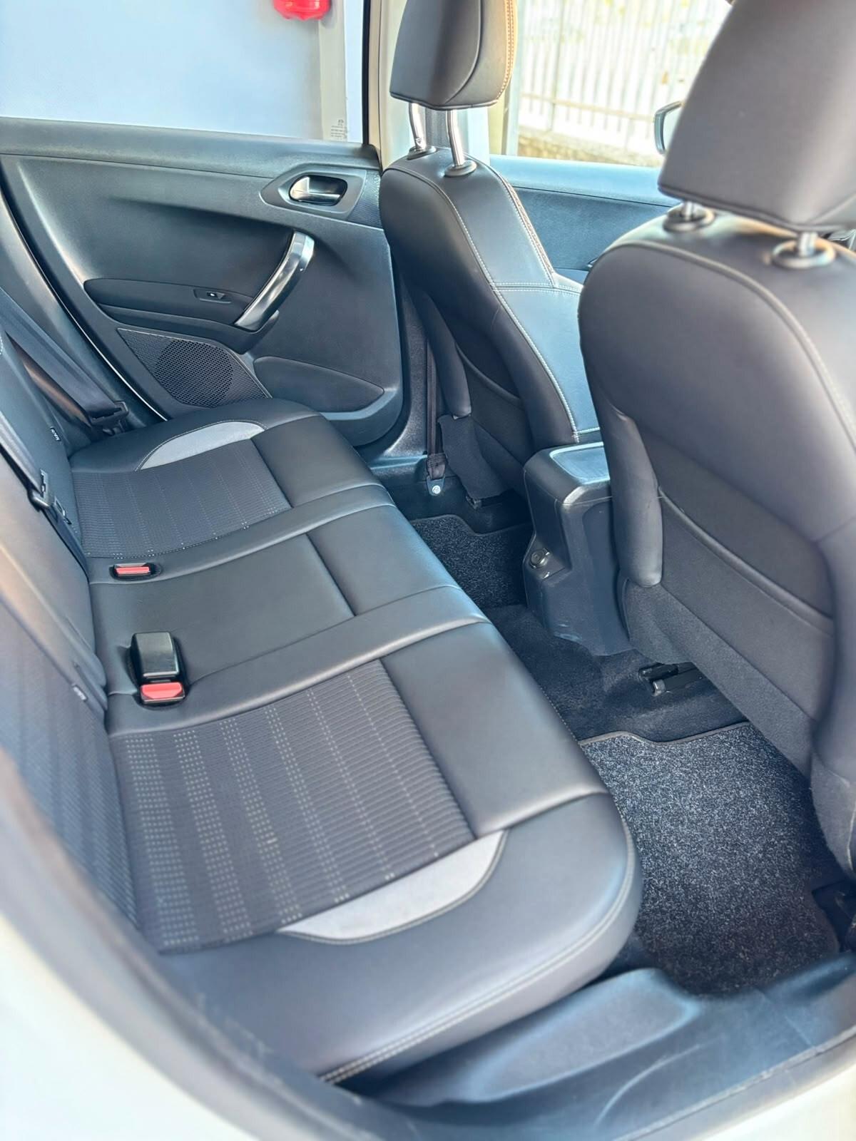 Peugeot 2008 1.6 e-HDi 92 CV