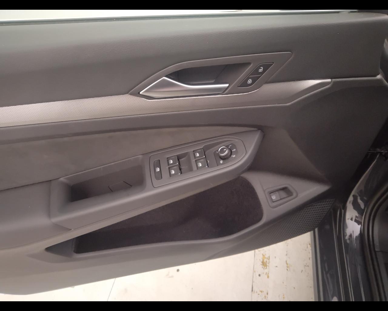 VOLKSWAGEN Golf VIII 2024 - Golf 1.5 tsi ehybrid Style 204cv dsg