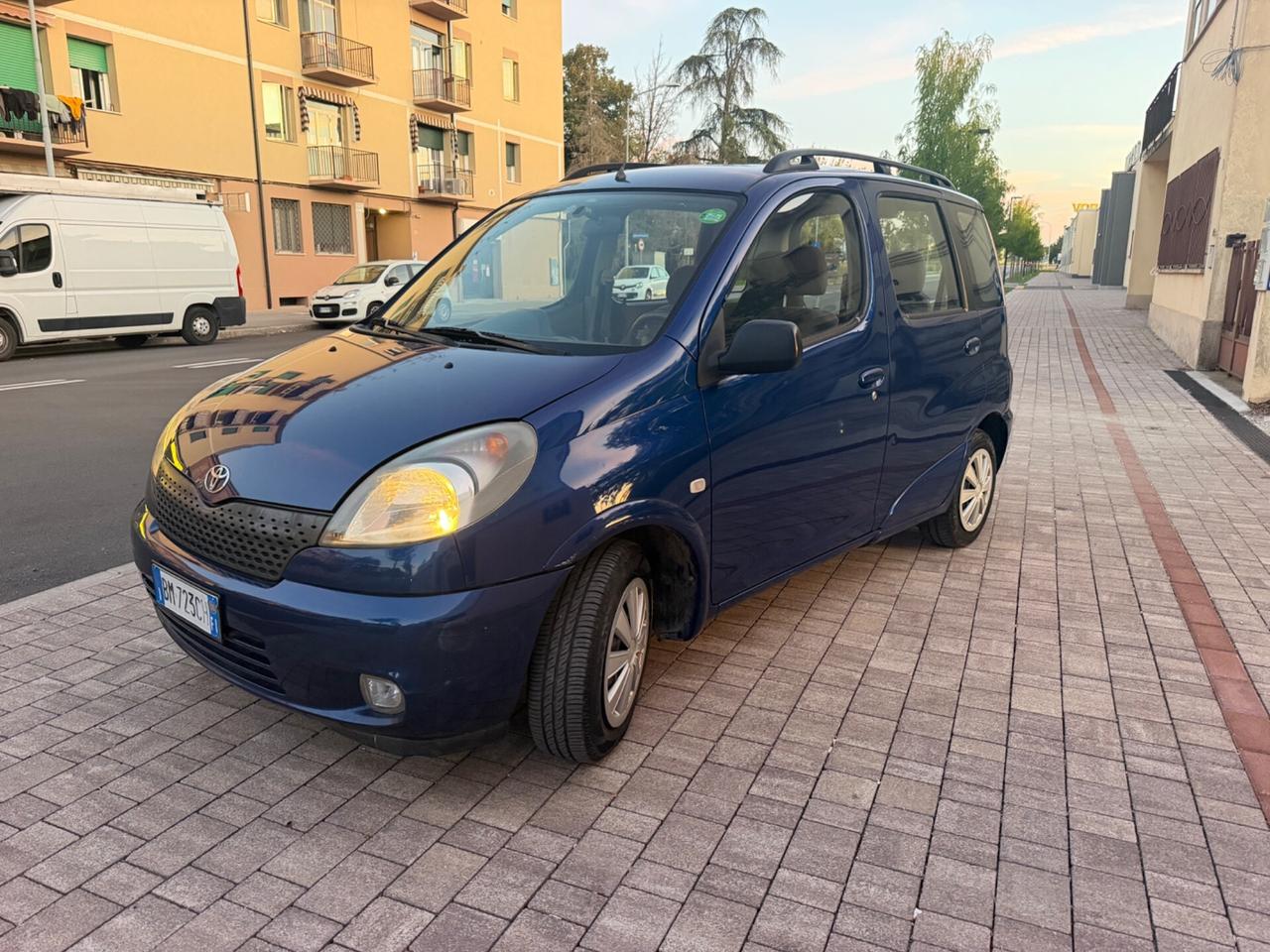 Toyota Yaris 1.3i 16V cat 5 porte Luna