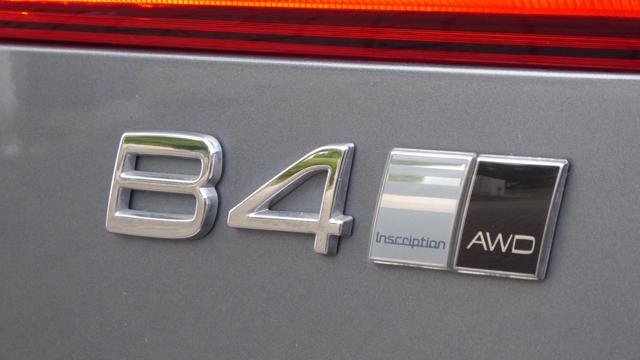 VOLVO XC60 B4 (d) AWD Geartronic Inscription