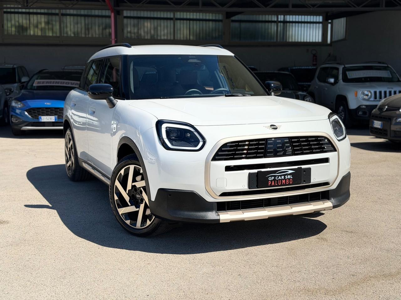 Mini Countryman Favoured 1.5 benzina/hybrida COME NUOVA