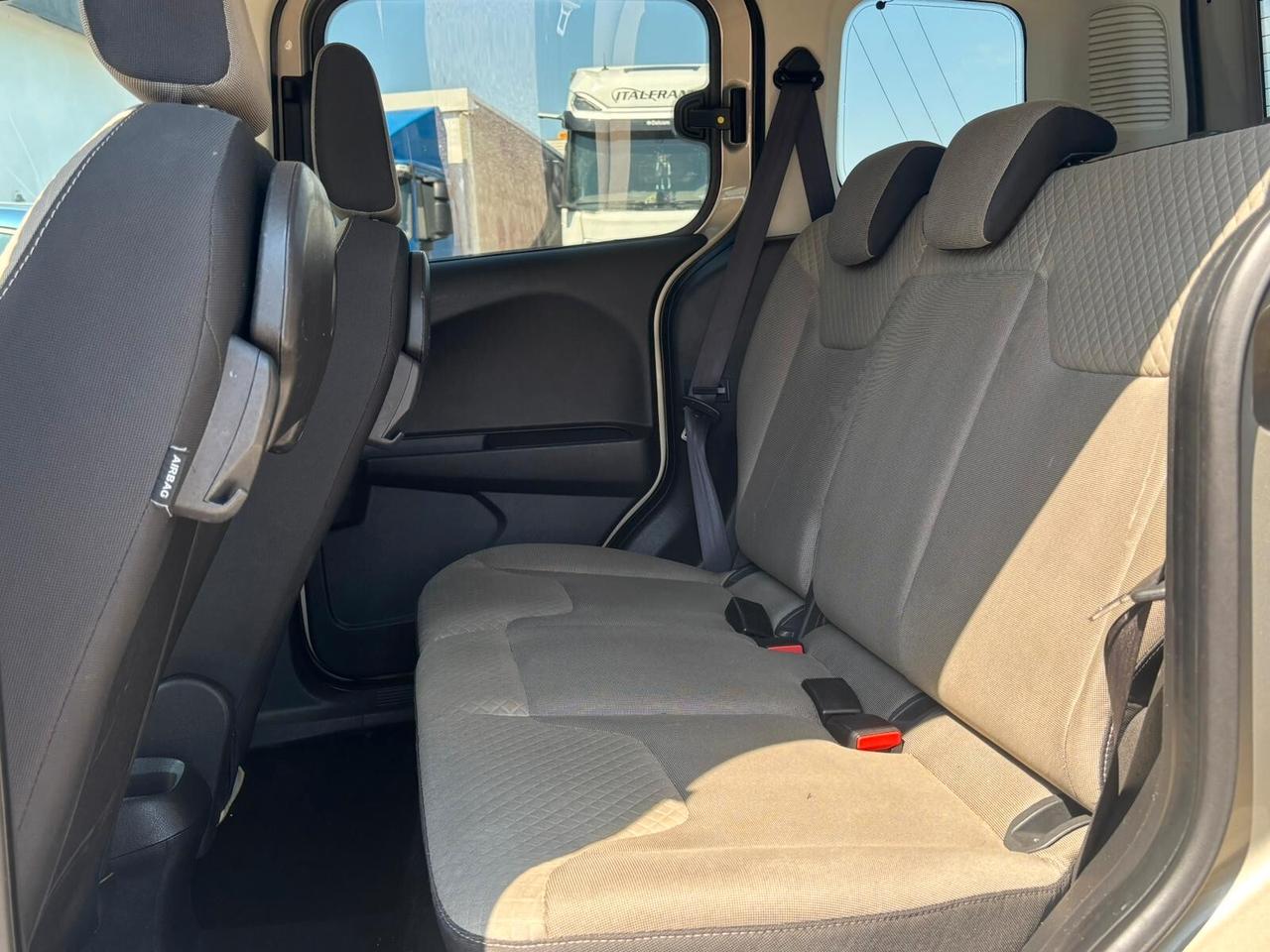 Ford Tourneo Courier 1.5 TDCI 95 CV Titanium