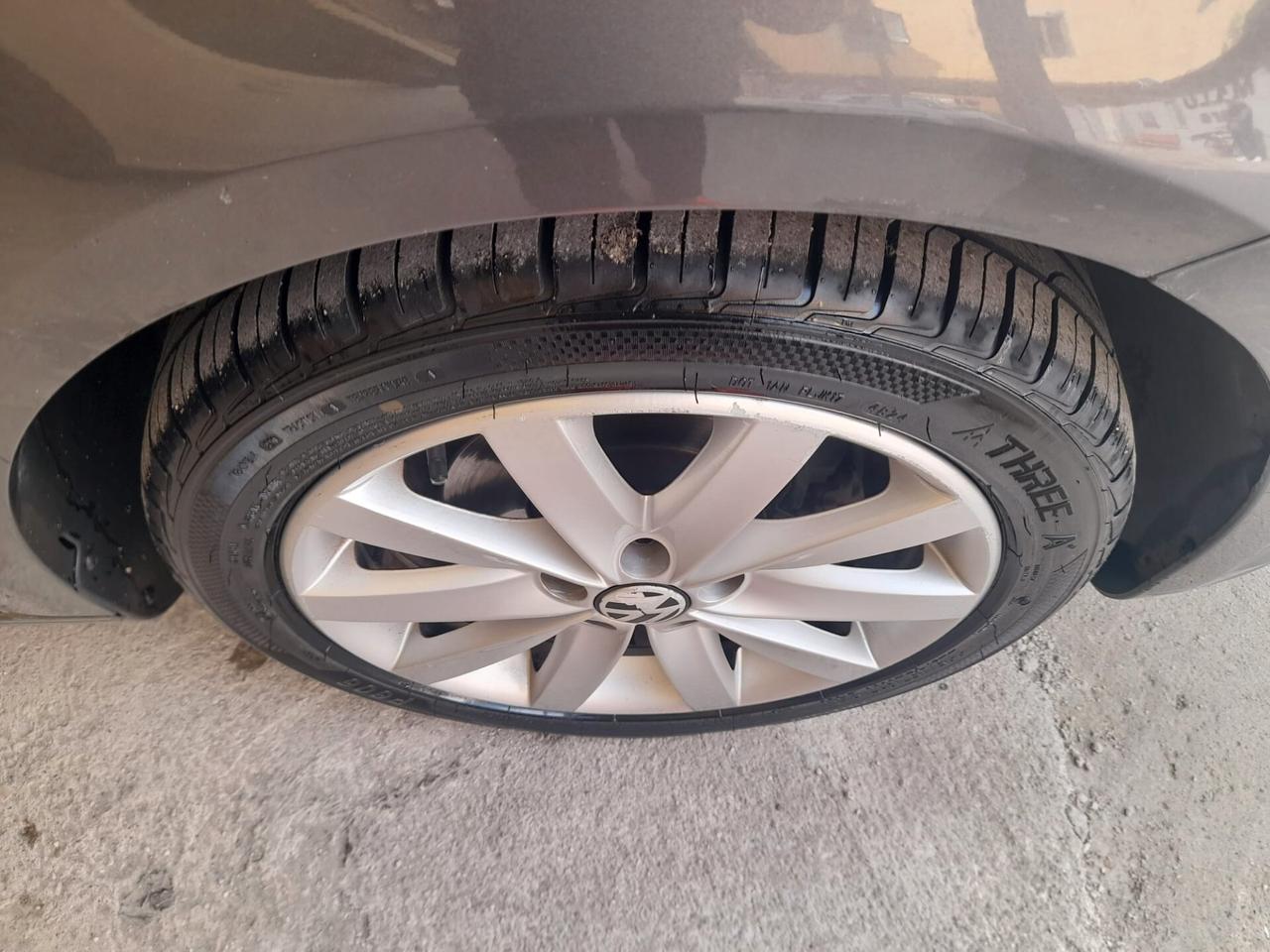 Volkswagen Touran 1.6 diesel 7 posti con garanzia-2011