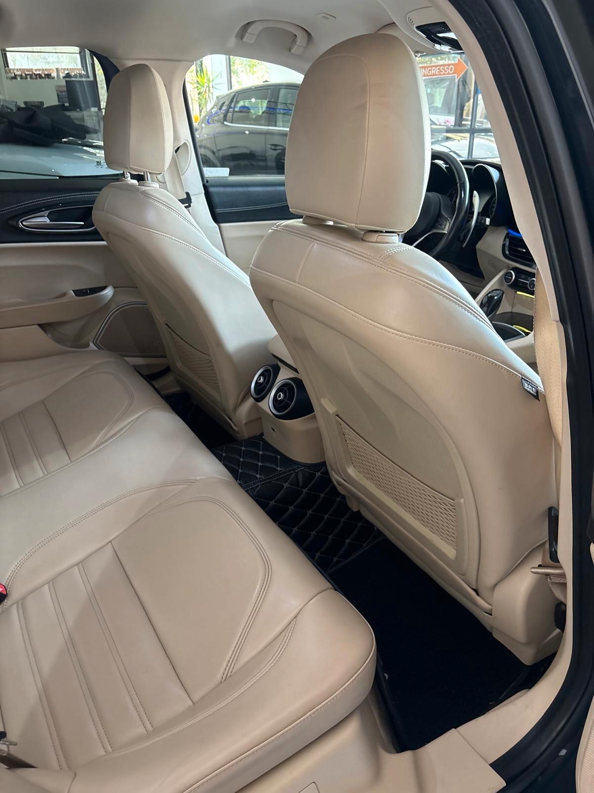 Alfa Romeo Giulia 2.2 Turbodiesel 210 CV AT8 AWD Q4 Veloce