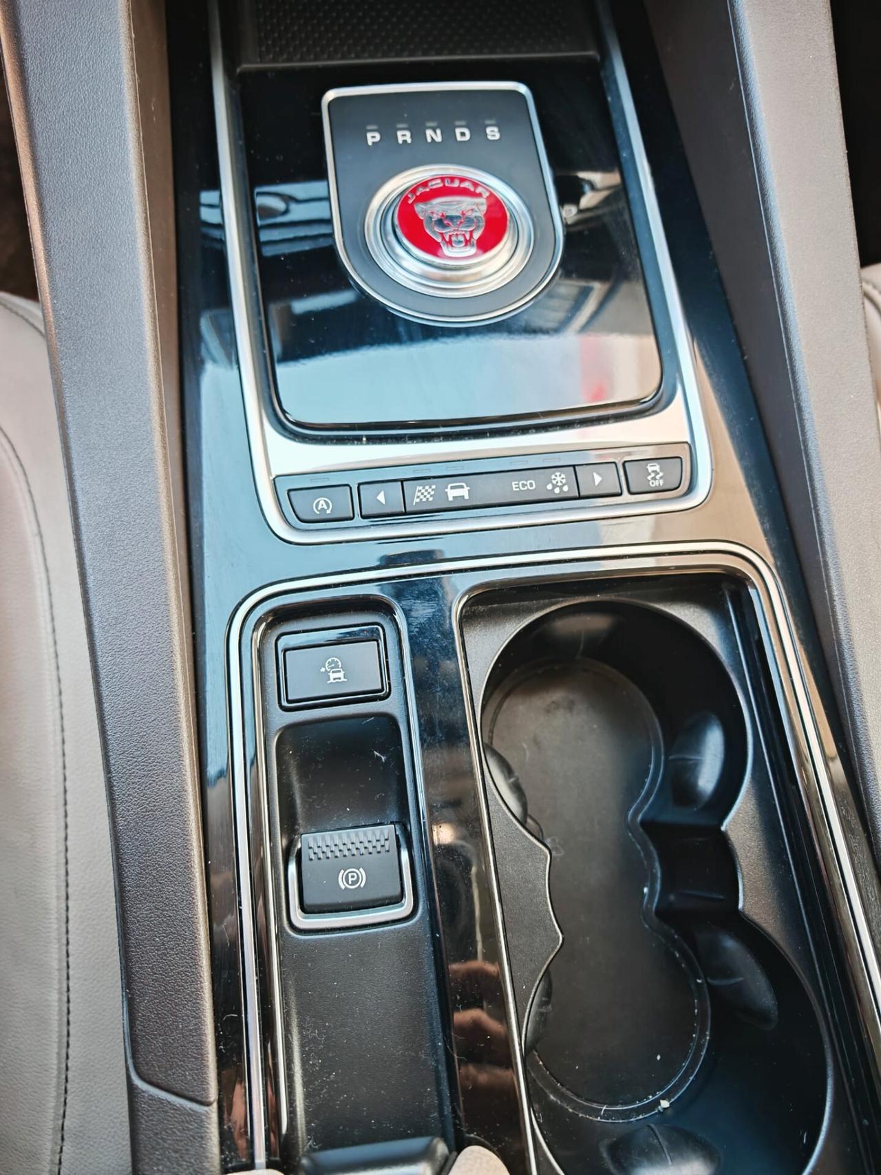 Jaguar F-Pace 2.0 D 180 CV aut. Prestige