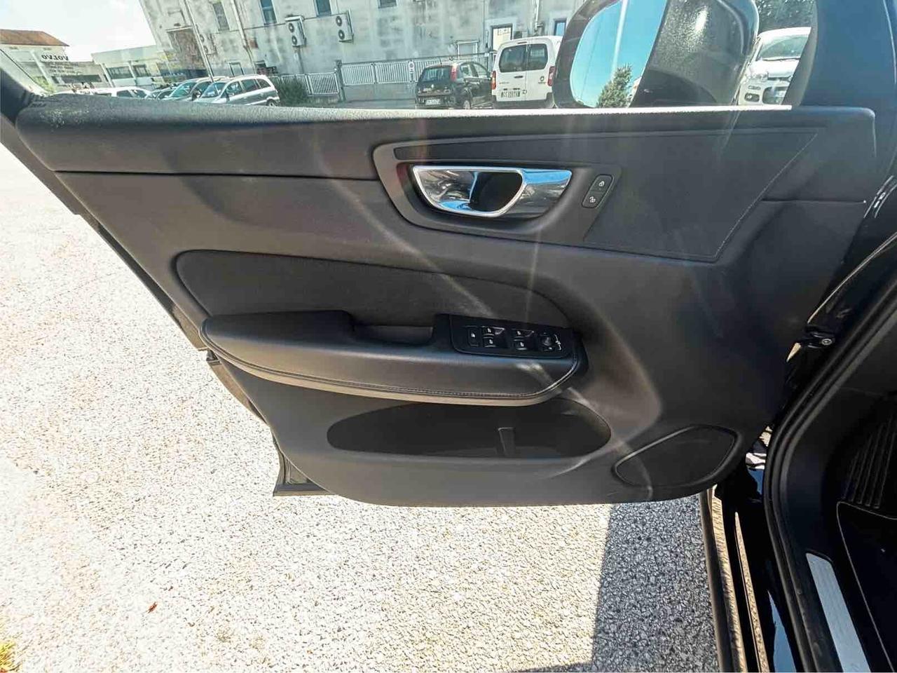Volvo XC 60 XC60 B4 (d) AWD Geartronic Momentum Pro