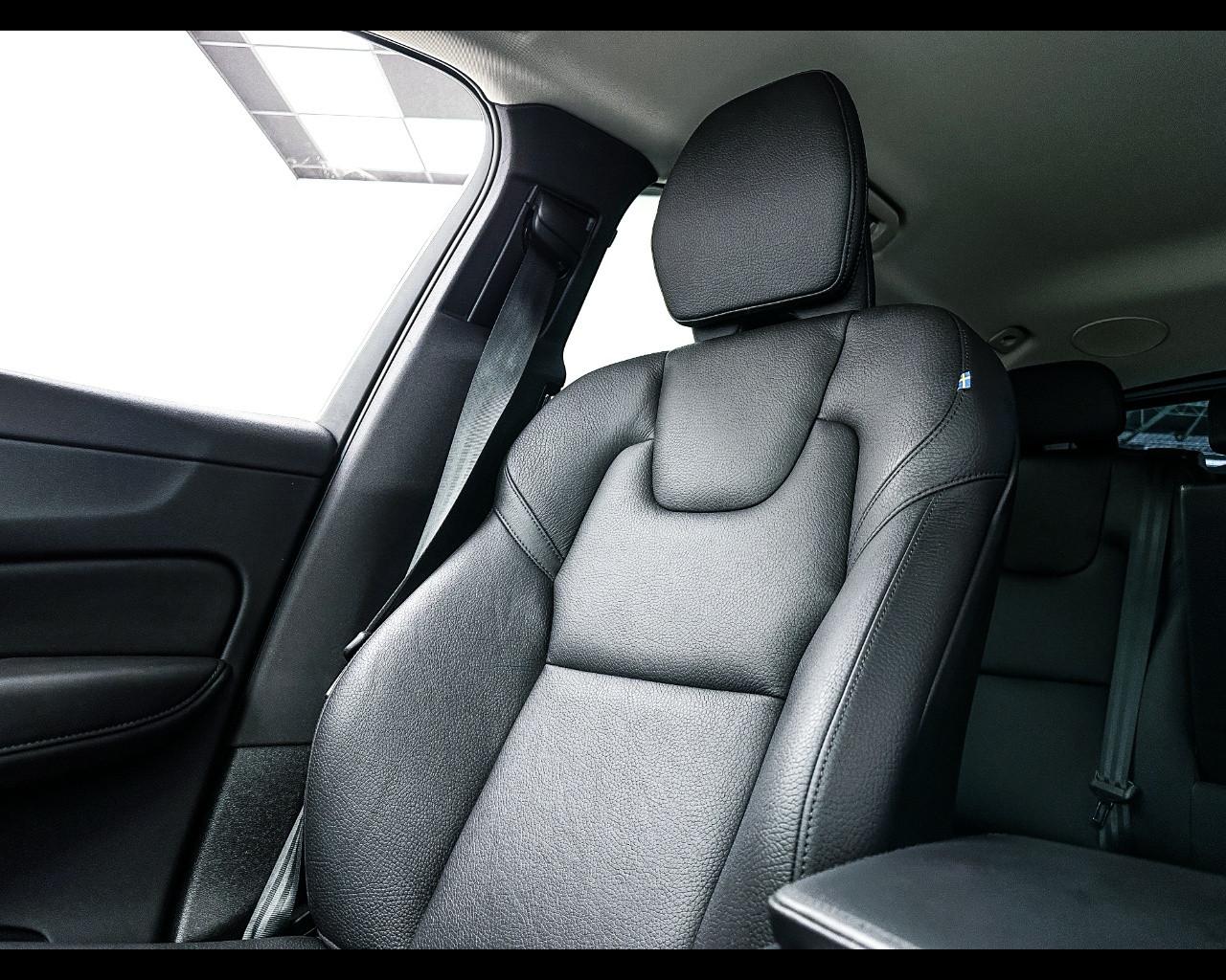 VOLVO XC60 (2017-->) - XC60 B4 (d) AWD automatico Plus Dark