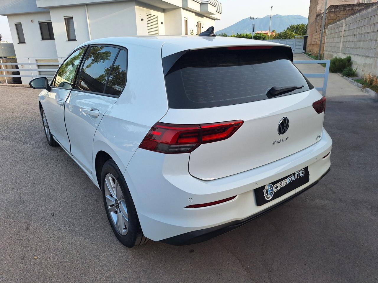 Volkswagen Golf LIFE 1.0 eTSI 110cv DSG NAV+RETROCAM. 2023