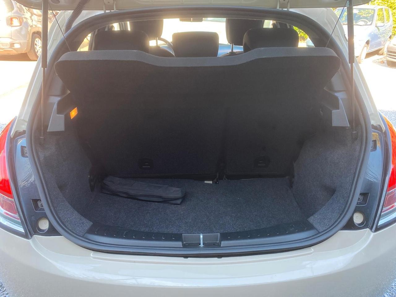Lancia Ypsilon 1.2 69 CV 5 porte S&S Gold