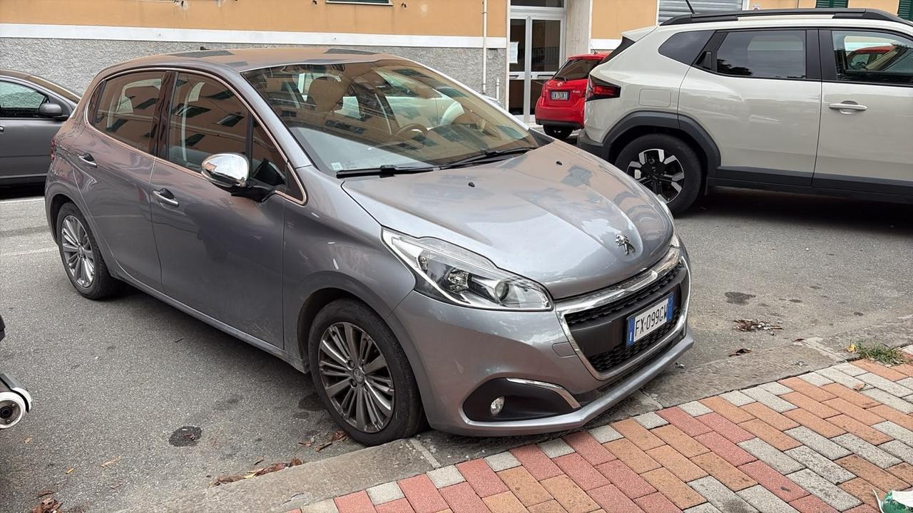 Peugeot 208 PureTech 82-Marciante - CONSUMA OLIO