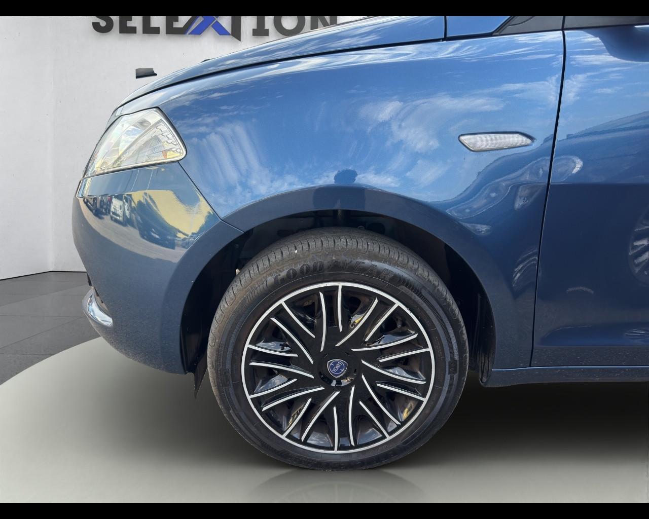 LANCIA Ypsilon 3ª serie - Ypsilon 1.0 FireFly 5 porte S&S Hybrid Oro