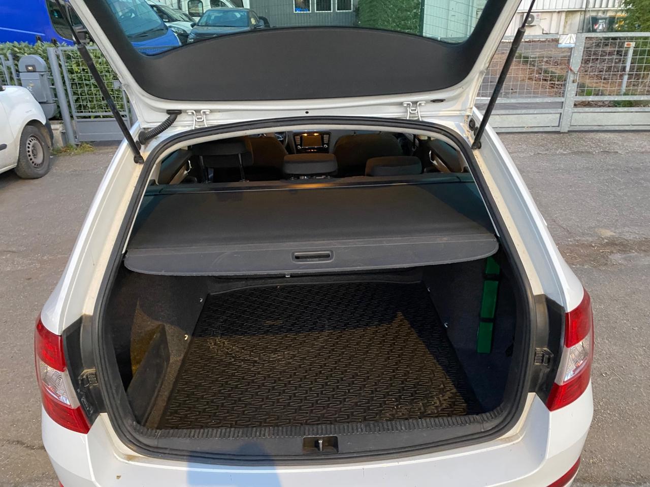 Skoda Octavia 2.0 DSG WAGON STILE 110kW