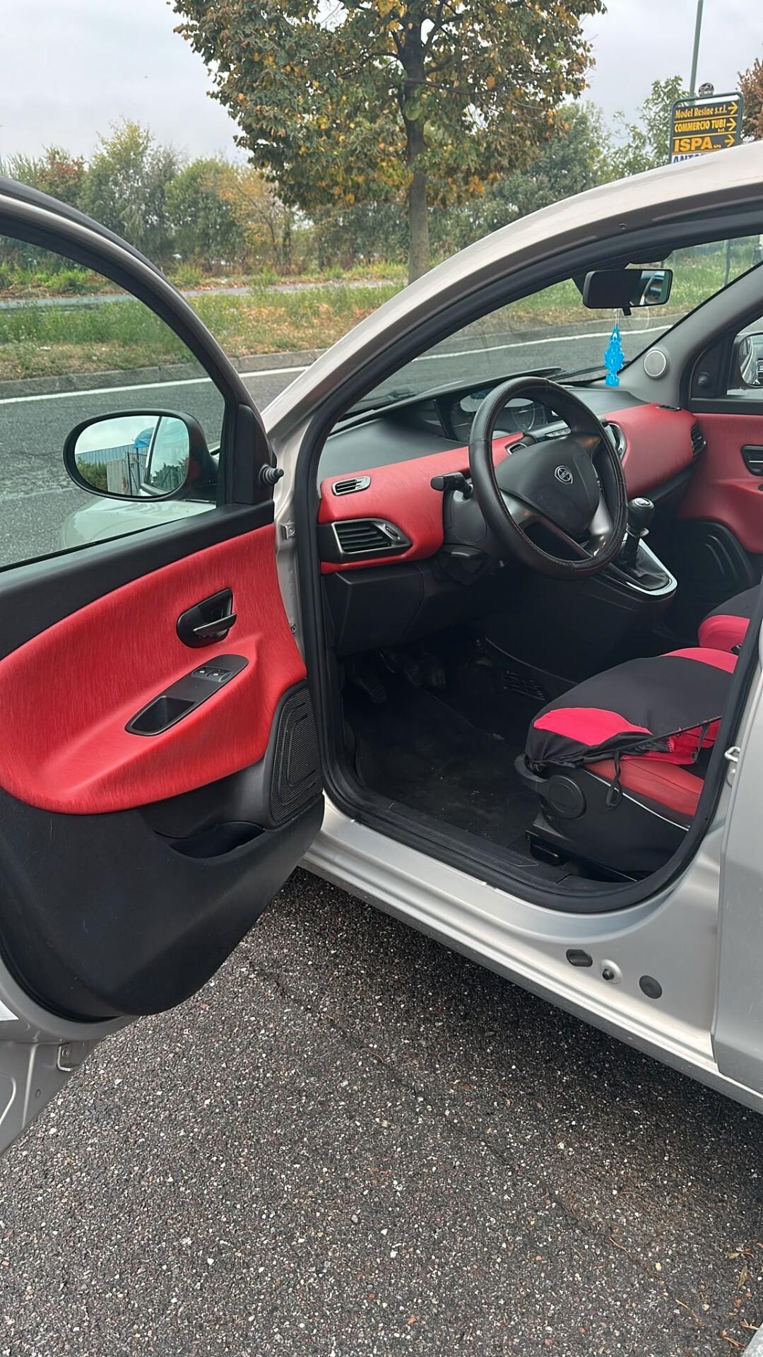 Lancia Ypsilon 1.2 69 CV 5 porte GPL Ecochic Gold