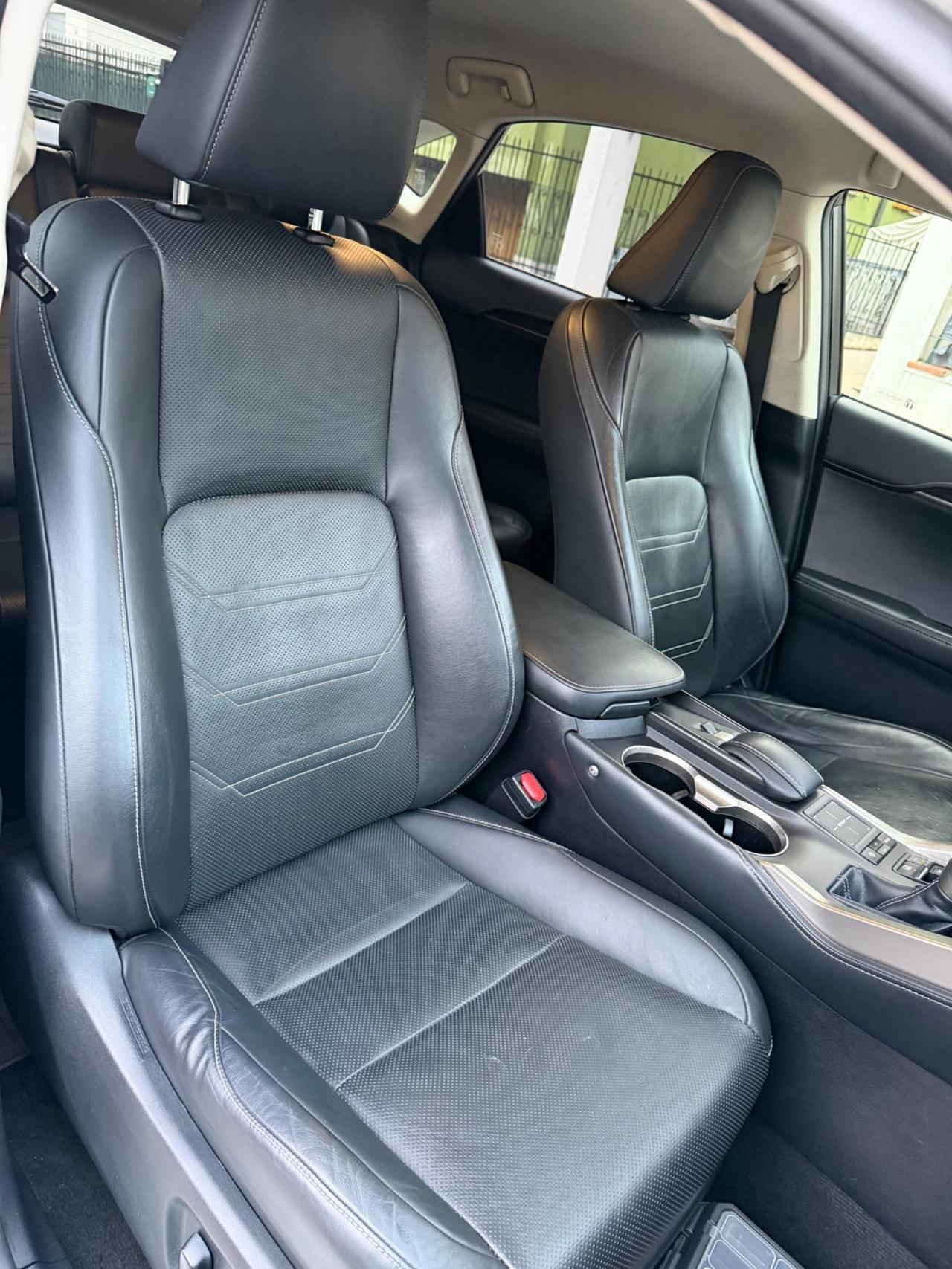 Lexus NX 300h Hybrid 4WD Luxury