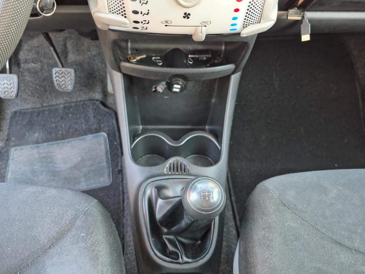 Toyota Aygo 1.0 12V VVT-i 5 porte Cool Soda Connect CV-68 E5B Manuale NEO 2014