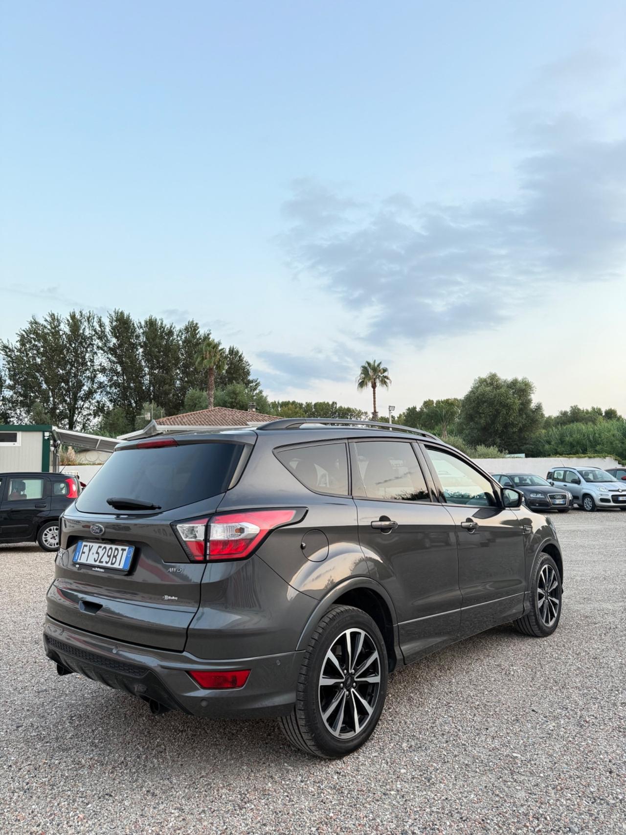 Ford Kuga 2.0 TDCI 150 CV S&S 4WD Powershift ST-Line