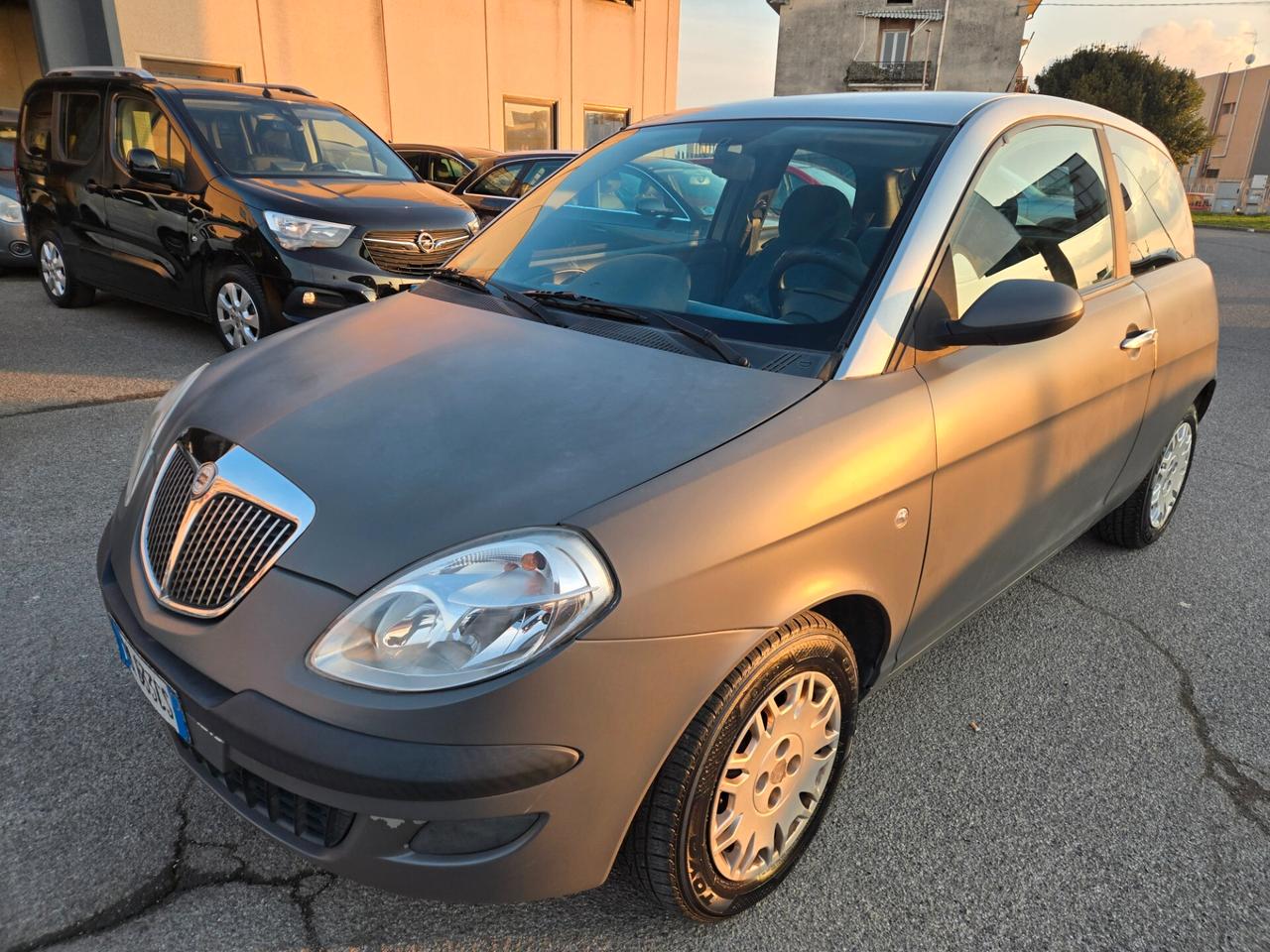 Lancia Ypsilon 1.2 8V Oro