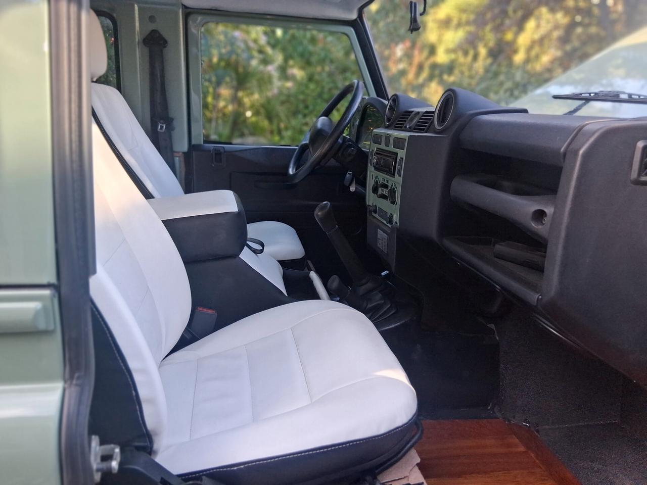 Land Rover Defender 90 2.2 TD4 Station Wagon E N1