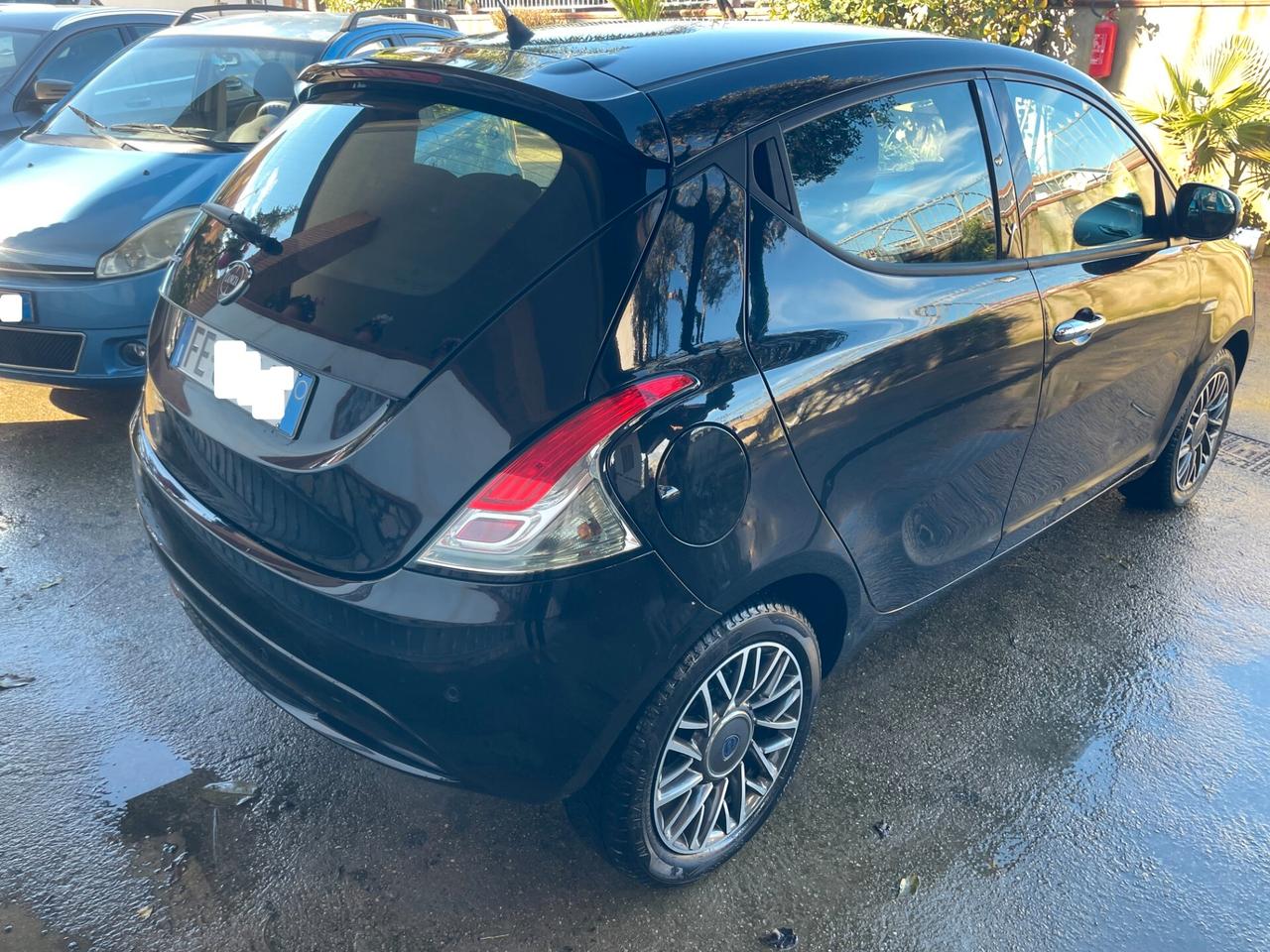 Lancia Y Ypsilon 1.2 69 CV 5p Platinum DISTRIB FULL NEOPATENTATI