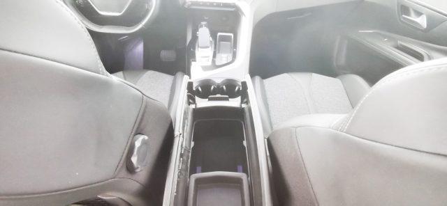 PEUGEOT 3008 Hybrid 225 e-EAT8 Allure