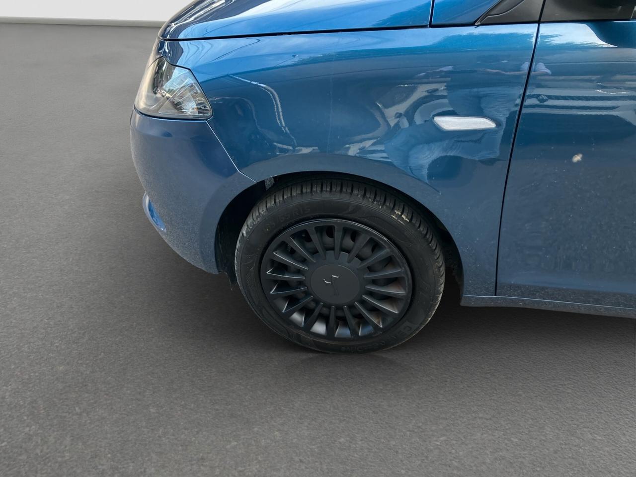 Lancia Ypsilon 1.0 FireFly 5 porte S&S Hybrid Silver