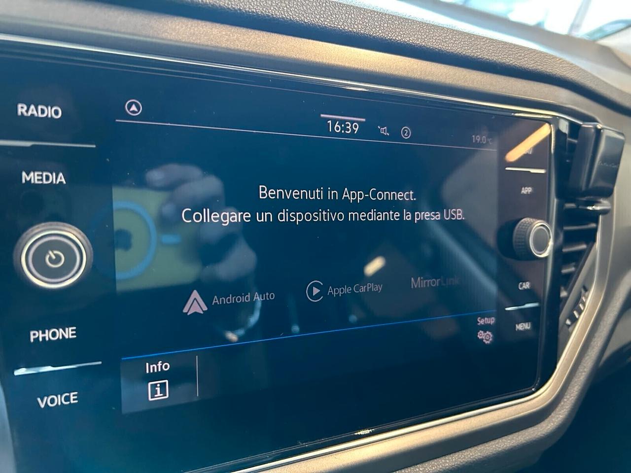 Volkswagen T-Roc STYLE 1.0 TSI 110 CV 6mt UNICO PR.