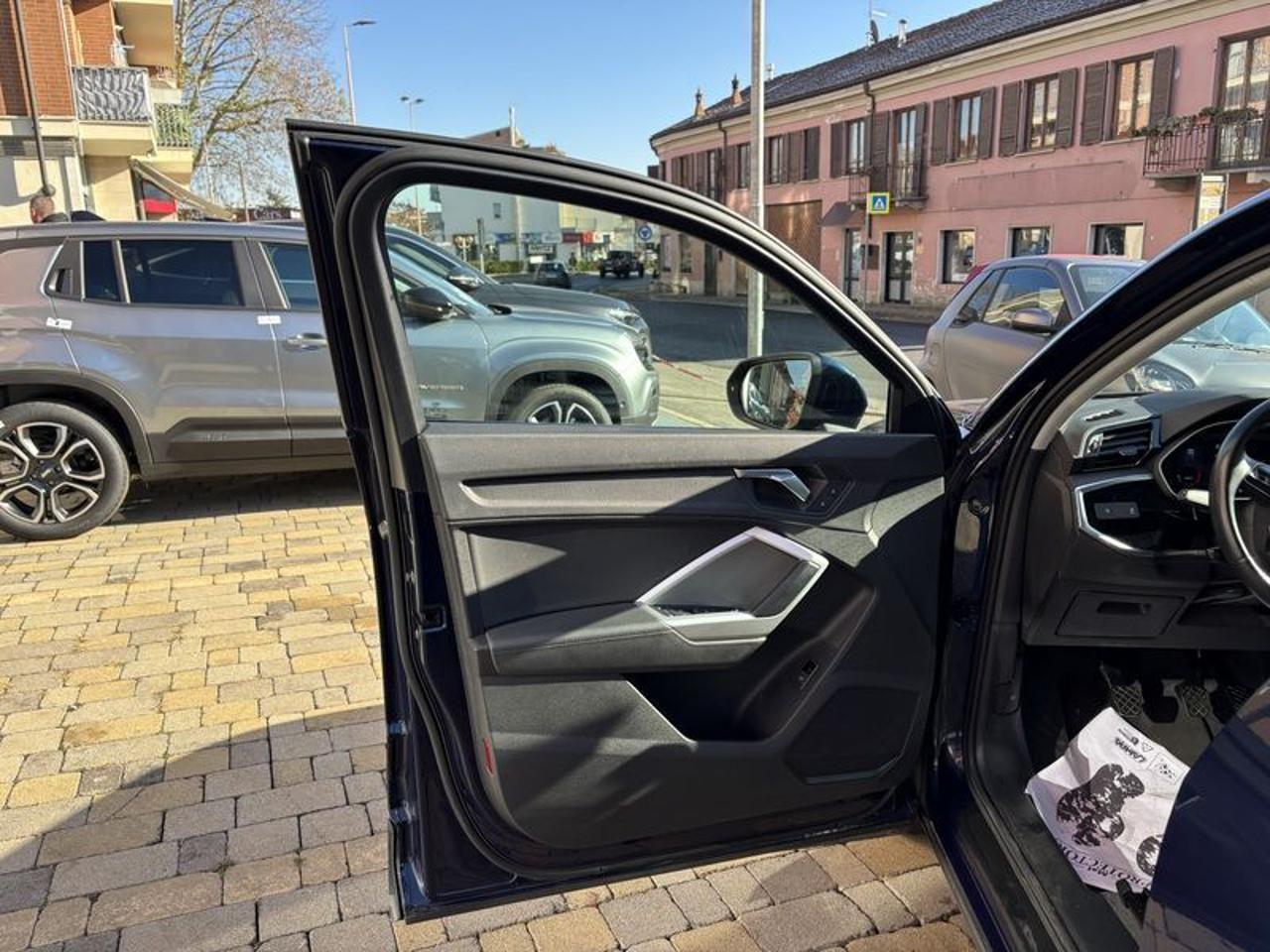 Audi Q3 35 TFSI LED-PELLE-NAVI-18"