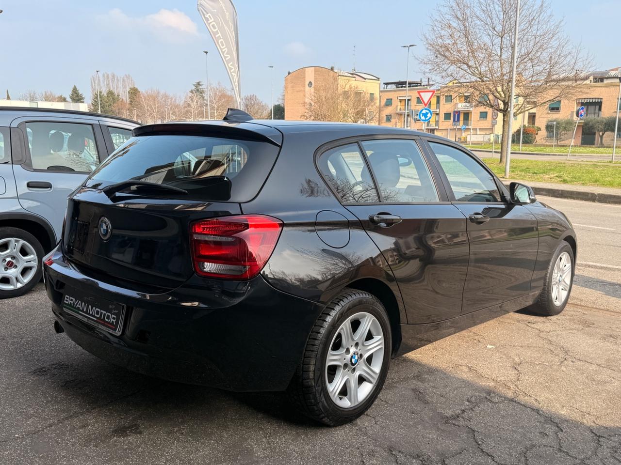 Bmw 118 118d 5p. Unique