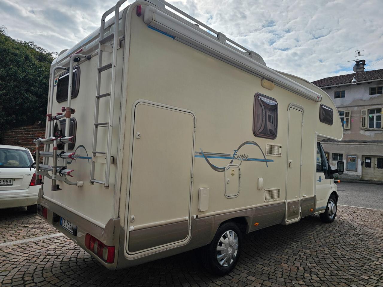 Mansardato 6 posti letto anno 2005 85.000km