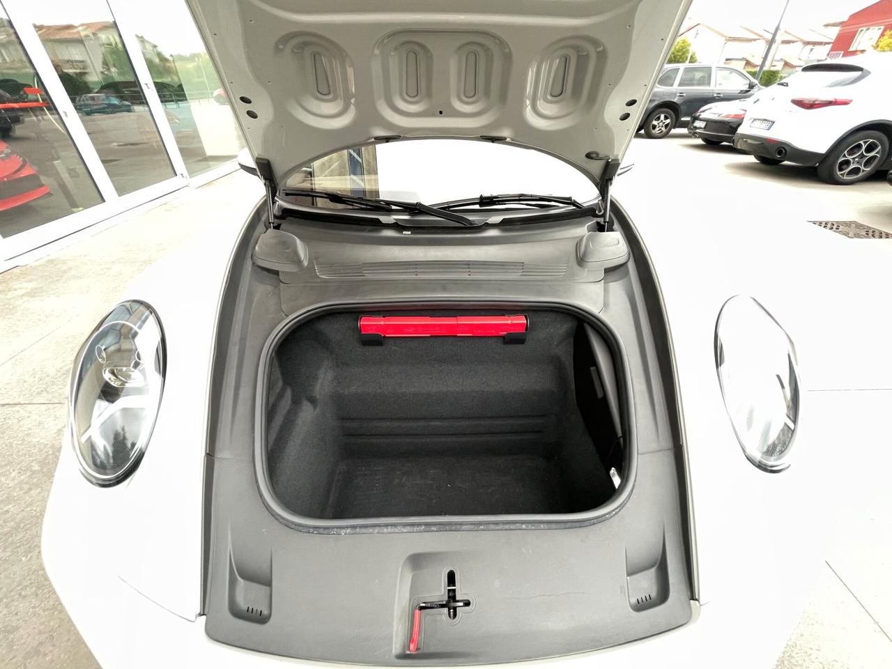 Porsche 911 Carrera S con soli 24.000 Km scarichi sport e tetto apribile pari a nuova