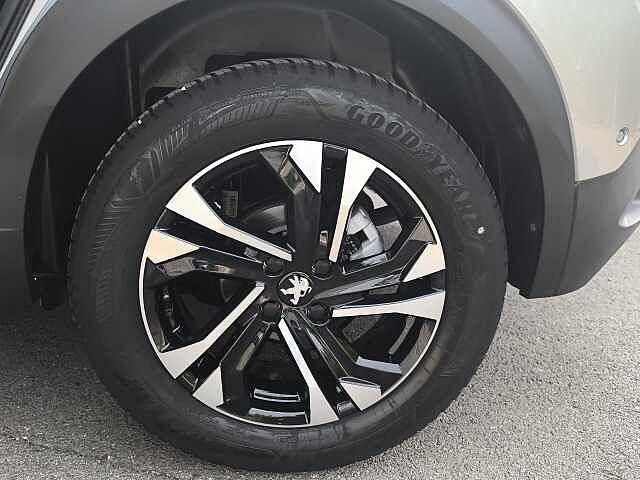 Peugeot 2008 PureTech 130 S&S EAT8 GT
