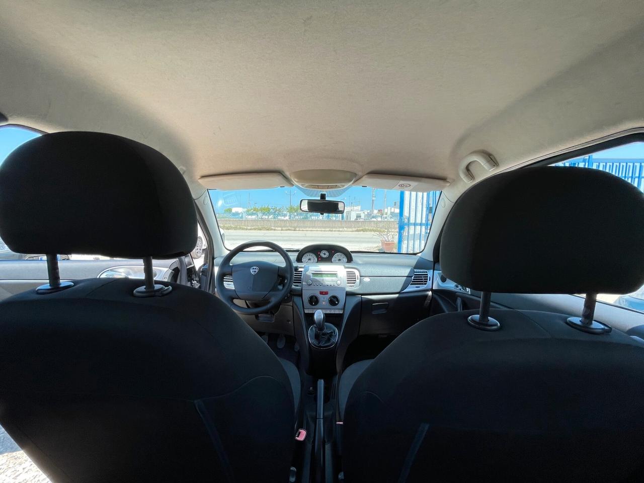 Lancia Ypsilon 1.3 MJT 75 CV Unyca